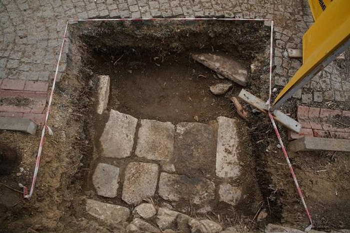 İstanbul'un Her Yerinden Tarih Çıkıyor: Kaldırımın Altından Dergah Binası Kalıntıları Çıktı