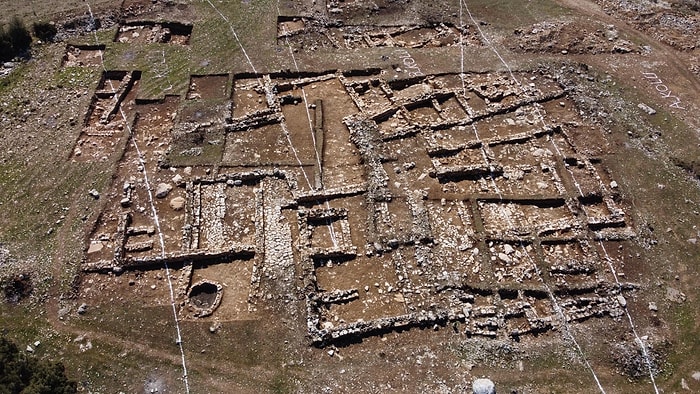 Yol Çalışmasında 2 Bin Yıllık Yerleşim Bulundu, Güzergah Değiştirildi