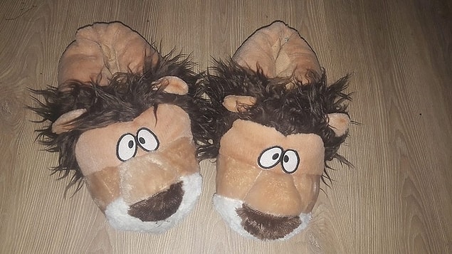 8. Ekim ayı başladığı an, pofuduk ev terliklerini giymeye başlar. Hele o pofudukların pijamalarla olan uyumu 😍