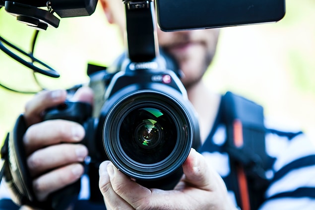13. Youtube ve Facebook'da videolar paylaşabilirsiniz.