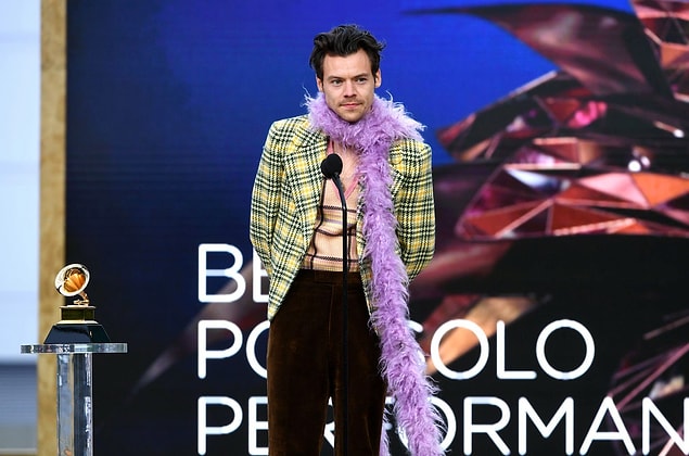 18. Harry Styles, 'Watermelon Sugar'la En İyi Pop Solo Performansı kategorisini kazandı.