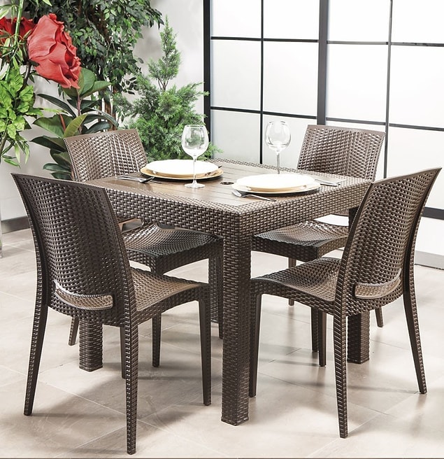 4. Kalabalıksanız ve yeterli yeriniz varsa dış mekan için en iyi tercih rattan takımlar.