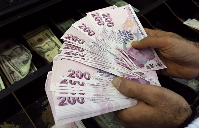 14. Türk Lirası ve euro kullanılmaktadır.