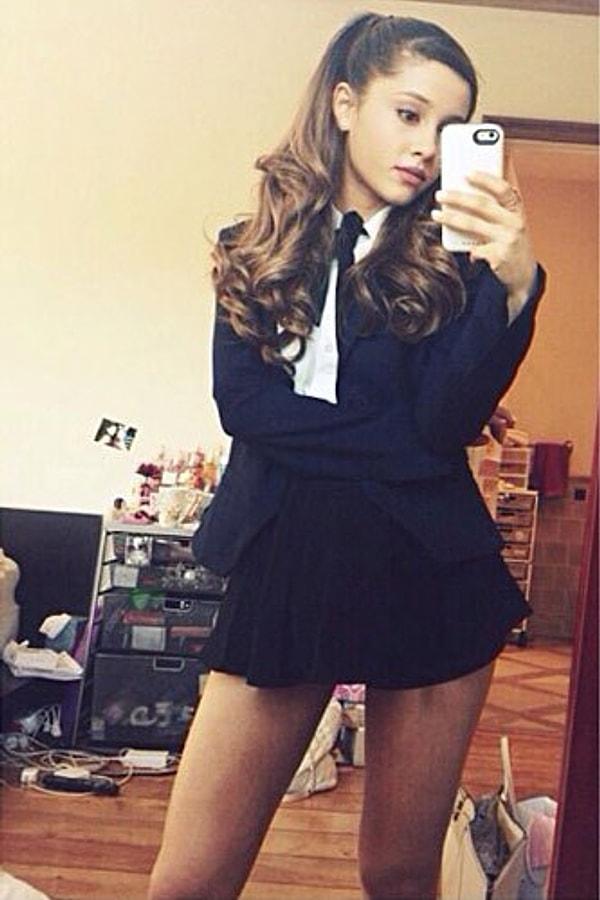 7. Ariana Grande Instagram hesabında paylaştığı bir fotoğraf ile fantezi oyuncak sevgisini göstermişti.