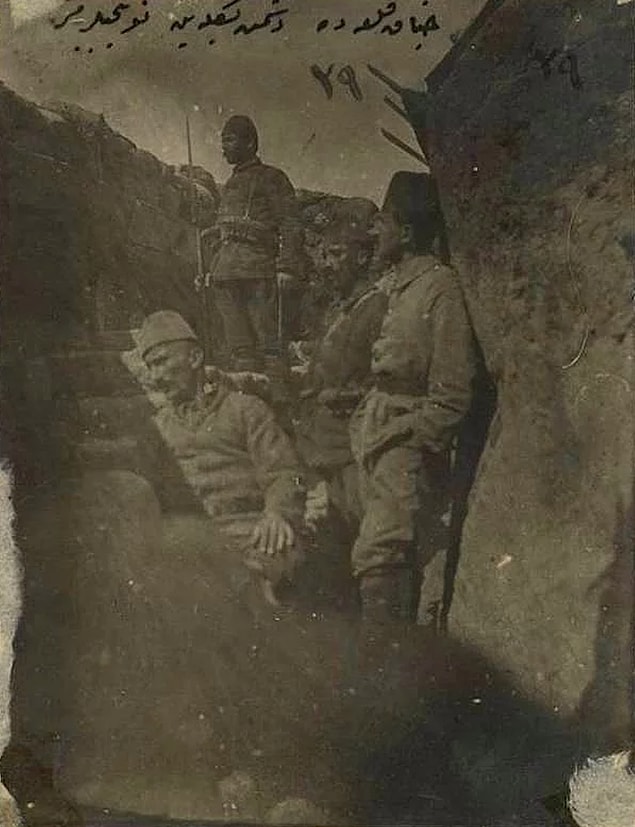 4. 19'ncu Tümen Komutanı Yarbay Mustafa Kemal, Esat Paşa ve diğer komutanlar.