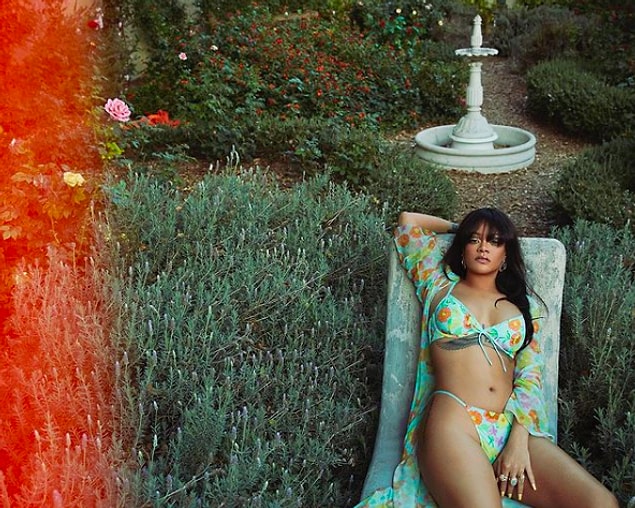 9. Biricik Rihanna'mız bir fantezi oyuncağı mağazasında kameralara yakalanmıştı.