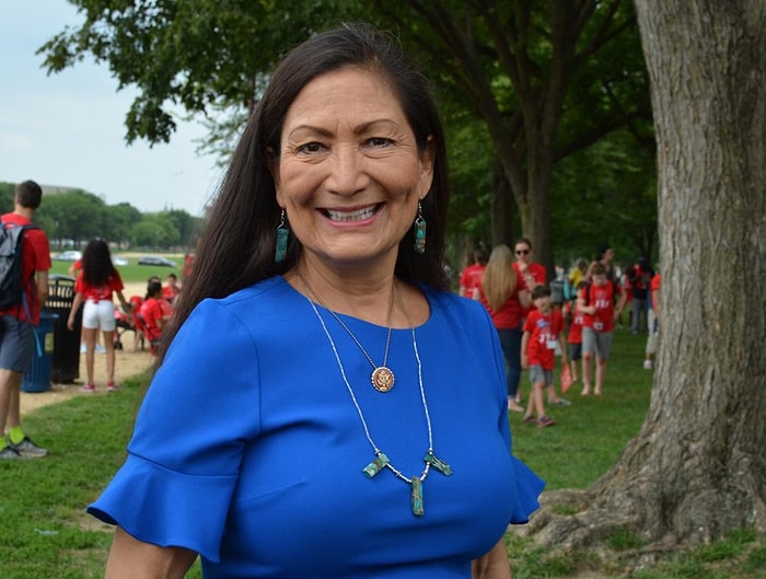 Senato'dan Onay Alan Deb Haaland, ABD Tarihinde Kabineye Giren İlk 'Amerikan Yerlisi' Oldu