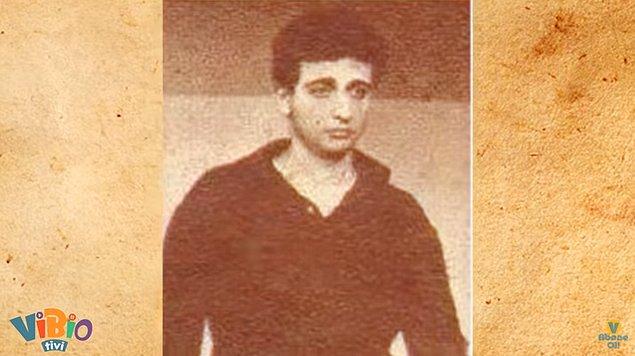 1941 yılında Aksaray'da dünyaya gelen Akpınar, yedi nüfuslu evde tek erkek çocukmuş. Hatta bu sebeple kendini pek çok röportajda ana kuzusu olarak nitelendiriyormuş.