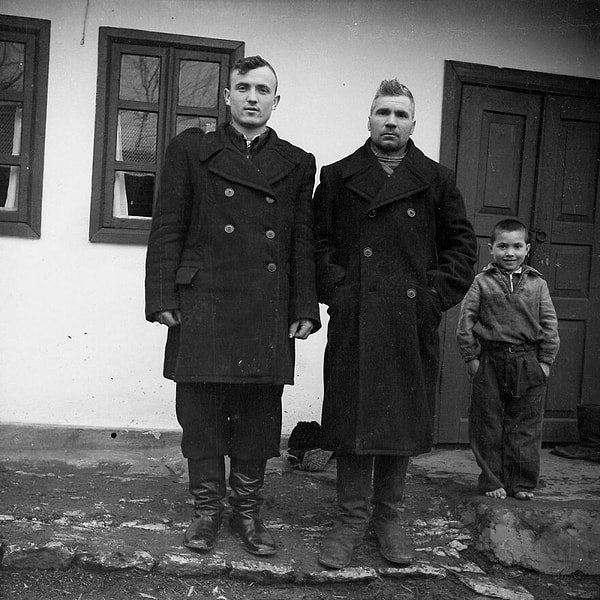 Захария Кушнир (по середине)