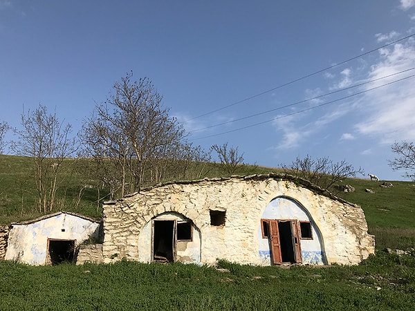 Вот дополнительная информация о том, как Виктор нашел фотографии, и немного истории о деревне