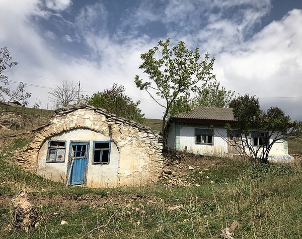 Он сделал фотографии заброшенной деревни Рожетичи.