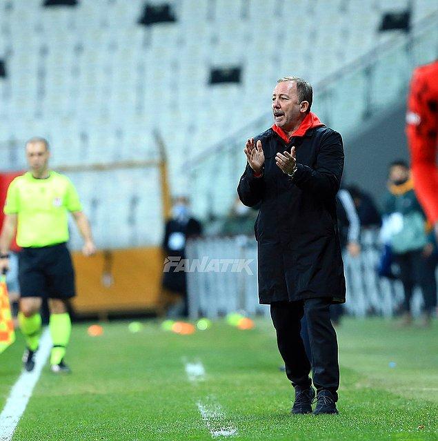 Beşiktaş Türkiye Kupası finalinde Antalyaspor - Alanyaspor maçının tur atlayanı ile oynayacak.