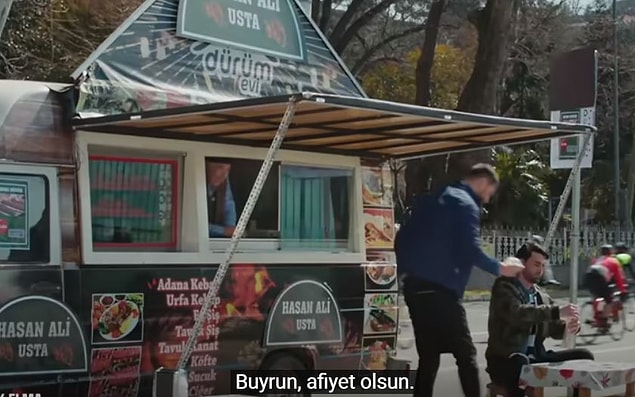 Yok artık, o da dürümcü olmuş! Yahu nasıl olabilir, bu kadar mal mülk nasıl elinden gitmiş olabilir ki? Bir dakika, parası yoksa Şahika da onunla durmaz. O nerede?