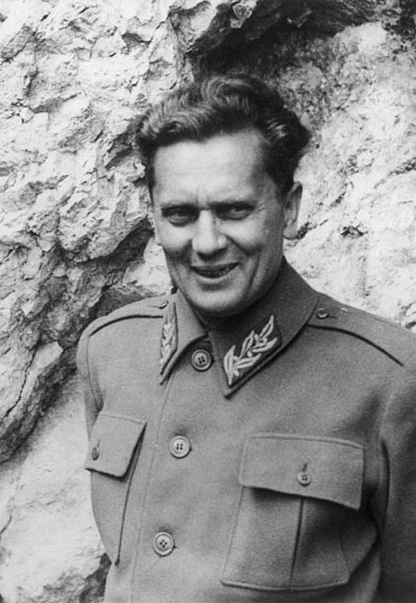 18. Joseph Stalin, Yugoslavya’nın devlet başkanı Josip Broz Tito'ya suikast için çok kez casus yolladı.