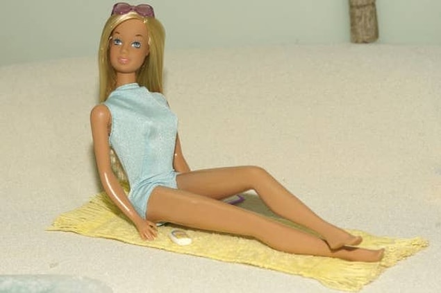 8. Barbie'nin tam adı Barbara Millicent Roberts'tır.