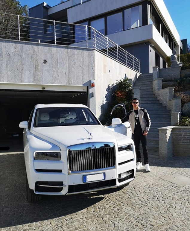 Ronaldo, Madeira'daki mütevazı başlangıcından bu yana gelişme kaydederek yıllar boyunca bazı harika evlerde yaşadı.