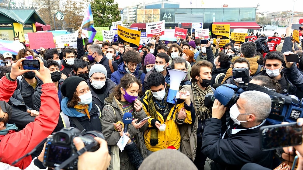 Boğaziçi'nde Kabe Görseli Davası: Tutuklu Öğrencilere Tahliye