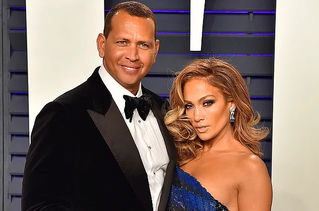 15. Jennifer Lopez ve Alex Rodriguez çifti ayrılık haberlerini yalanladı.