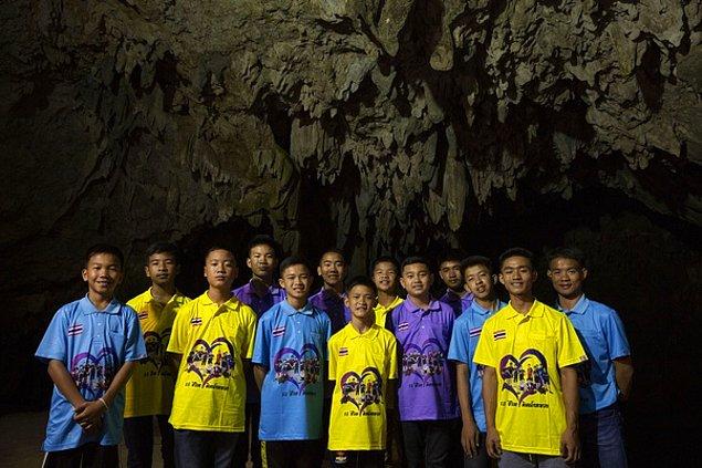 6. Tayland'ın en uzun mağarası olan Tham Luang'da 17 gün boyunca mahsur kalan 11-16 yaş arasındaki 12 kişilik futbol takımı:
