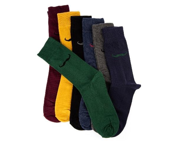 1. Renkli çoraplar dönemin trendlerinden...