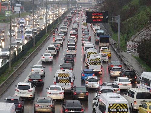 İstanbul'da Trafik Kilit: Yoğunluk Yüzde 76'ya Ulaştı