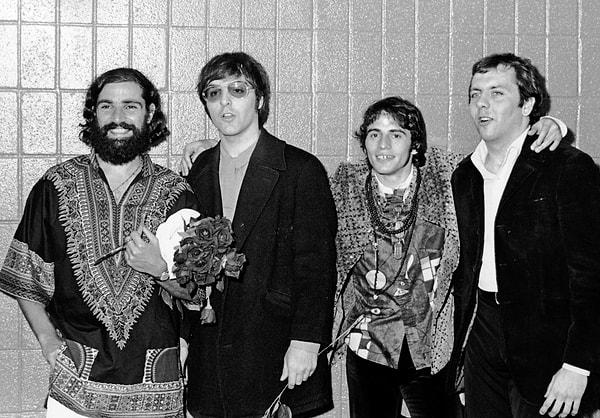 2. 60'ların en ünlü rock gruplarından The Rascals, Ahmet Ertegün tarafından küçük bir mekanda keşfedildi.