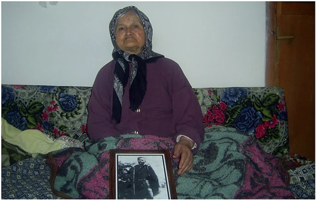 1918'de ise terhis olarak evine döner. Köydekiler Seyit'in öldüğünü düşünmektedirler. Tabii ki karısı Emine de...