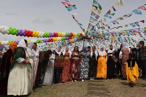 Nevruz Ateşi, Koronavirüs Önlemlerini Unutturdu