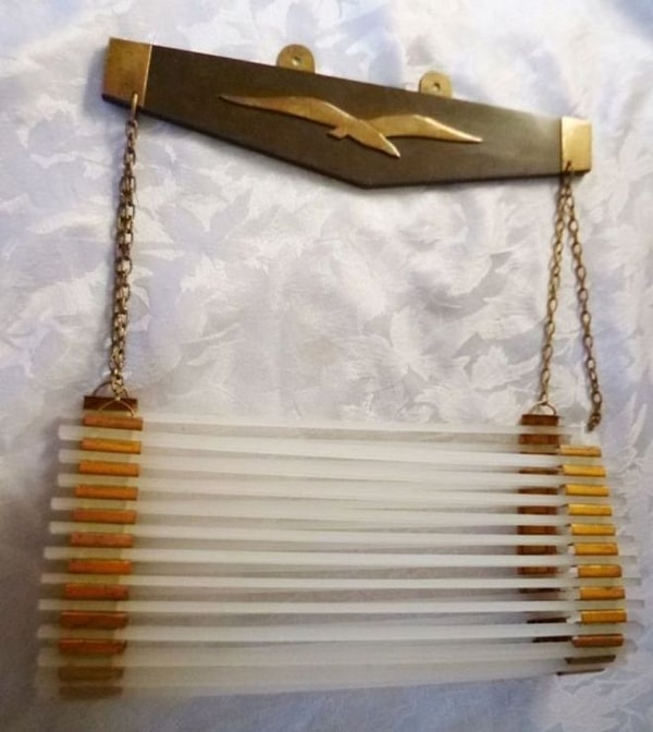 1. Штуковина, которая называлась "газетницей"