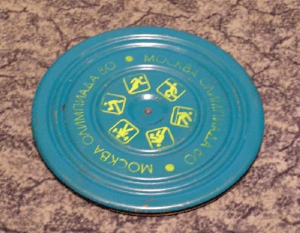 8. А это напольный диск, которым пользовались советские женщины, чтобы сохранять стройность