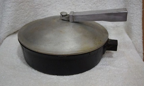 14. Чапельник — вы даже не знаете, что это такое? Очень удобная штуковина, между прочим. Съемная ручка для сковородок!