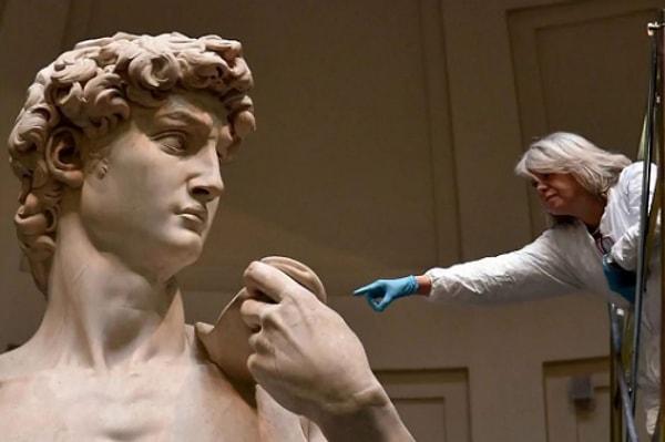 7. Michelangelo'nun David heykeli gerçekten de oldukça büyük bir heykel.