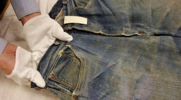 10. Var olduğu bilinen en eski Levis kot pantolonu yaklaşık 142 yaşındadır.