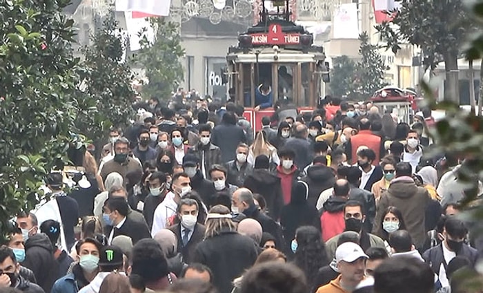 İstiklal Caddesi'nde Endişelendiren Kalabalık