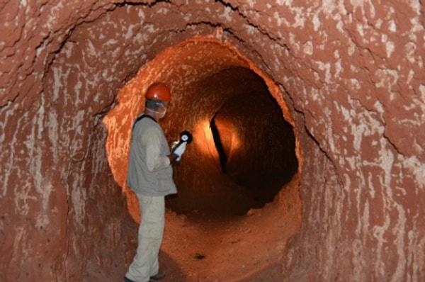 22. Brezilya'daki bu büyük tünellerin, 8.000 ila 10.000 yıl önce, uzun zaman önce soyu tükenmiş bir tarih öncesi kara tembel hayvanı veya dev armadillolar tarafından kazıldığına inanılıyor.