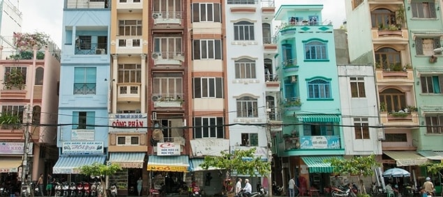 13. "Vietnam'da insanlar evlerinin genişliğine göre vergi ödemek zorunda oldukları için dar ama uzun evler inşa ederler."
