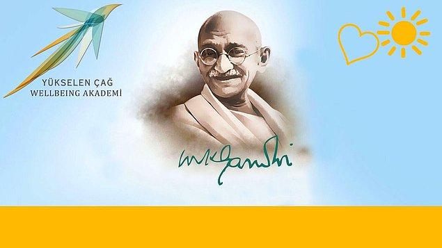 Gandhi; İngilizlere karşı Hindistan Bağımsızlık hareketi sırasında Ahimsa ruhu, şiddetsizlik yolu aracılığıyla 12 Mart’ta 1930’da tuz vergisine karşı bir hareket başlatmış ve ünlü “Tuz Yürüyüşü”nü gerçekleştirmiştir.