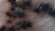 Mars'ın Gizemli Örümcekleri: Bilim İnsanları Araneiformların Sırrını Çözdü