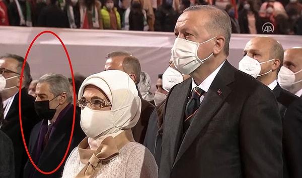 Öte yandan Albayrak'ın babası Sadık Albayrak kongre salonunda Erdoğan'ın yanında yer aldı.