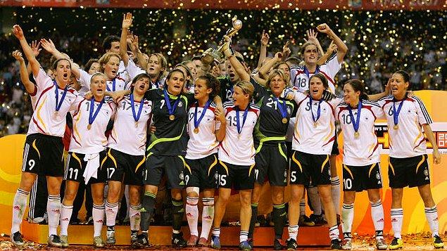 2007 yılında düzenlenen Kadınlar Dünya Kupası'na hangi ülke ev sahipliği yapmıştı?