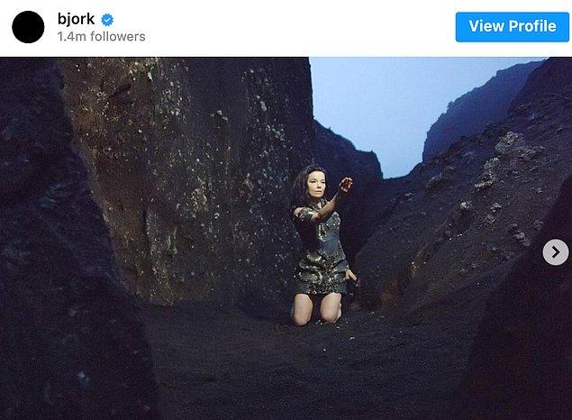 Şarkıcı Björk de yanardağ ile ilgili bir paylaşım yaptı