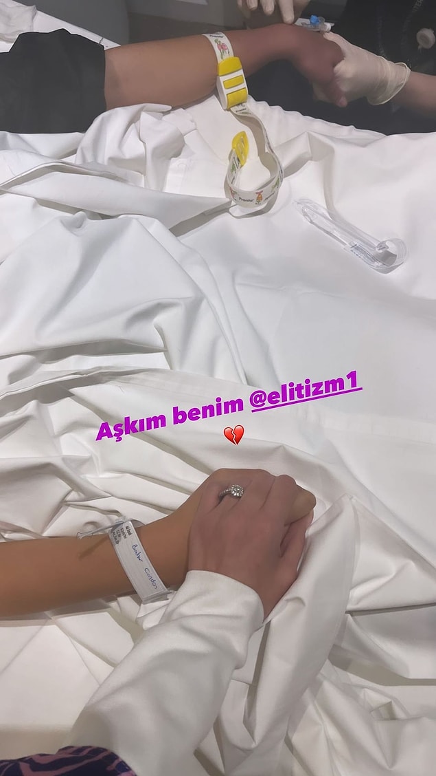 Akşam saatlerinde hastaneye kaldırılan Bahar Candan'ı ablası yalnız bırakmadı.