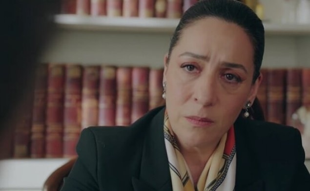 2. Gelelim her bölümde bizi ağlatan ve yüreklerimizi dağlayan hayat hikayelerinden oluşan "Kırmızı Oda" dizisine.
