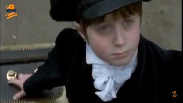 3. Filmin yönetmeni kendisine Harry karakteri için nasıl bir oyuncu istediği sorulduğunda David Copperfield filmindeki Daniel Radcliffe'in canlandırdığı karakterden bir sahne göstermiş ve "İşte böyle bir çocuk" demiş.