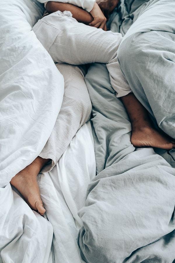 7. "Yatakta yanlış bir pozisyonda yattığım için 2 gün bacak ağrısı çekip bacağımı düzgün kullanamadığımda."
