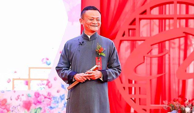 17 arkadaşını yeni e-ticaret girişimine yatırım yapmaya ve ona katılmaya ikna ettikten sonra Alibaba'yı evinde kurmuştur.