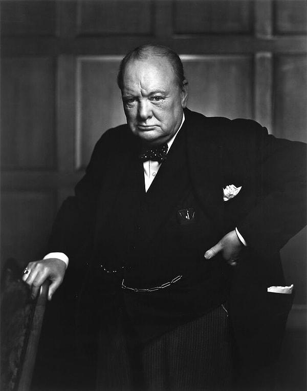 12. Winston Churchill Beyaz Saray'a yaptığı bir ziyarette içeri çırılçıplak girip " Birleşik Krallık'ın başbakanının Birleşik Devletler başkanından saklayacağı hiçbir şey yoktur." demiştir.