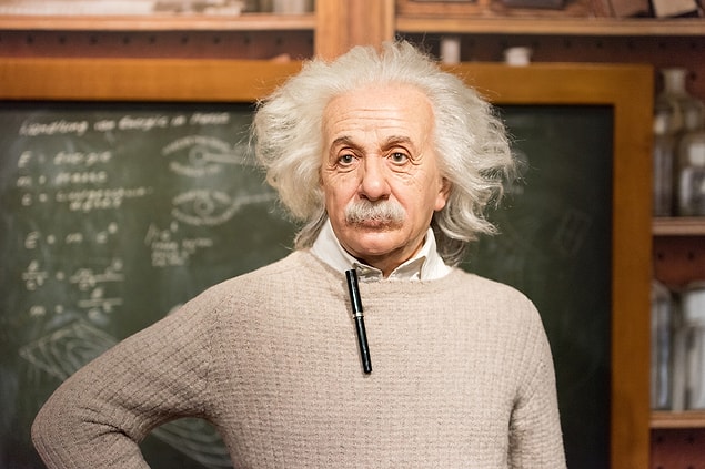 14. Albert Einstein'a İsrail cumhurbaşkanlığı teklif edilmişti, fakat o bu teklifi geri çevirmiştir.