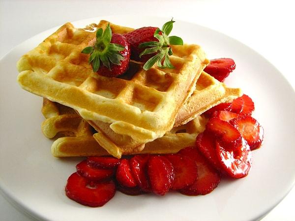 3. Neden kahvaltıda sıcacık bir waffle da yemeyelim ki?