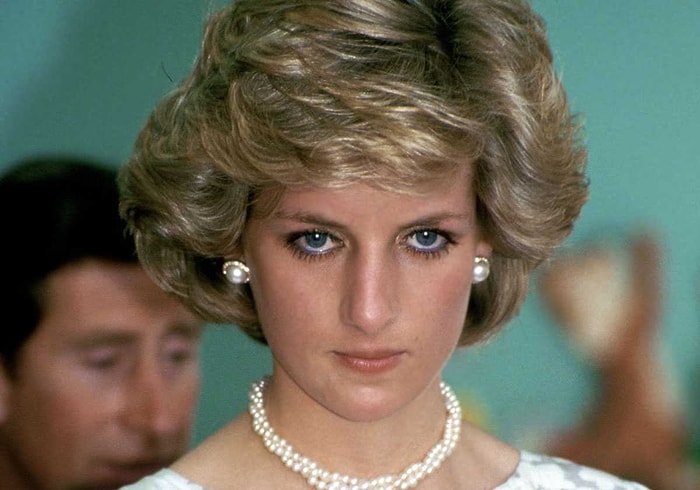 В Интернете появились новые фотографии Кристен Стюарт в роли принцессы Дианы в фильме "Спенсер"